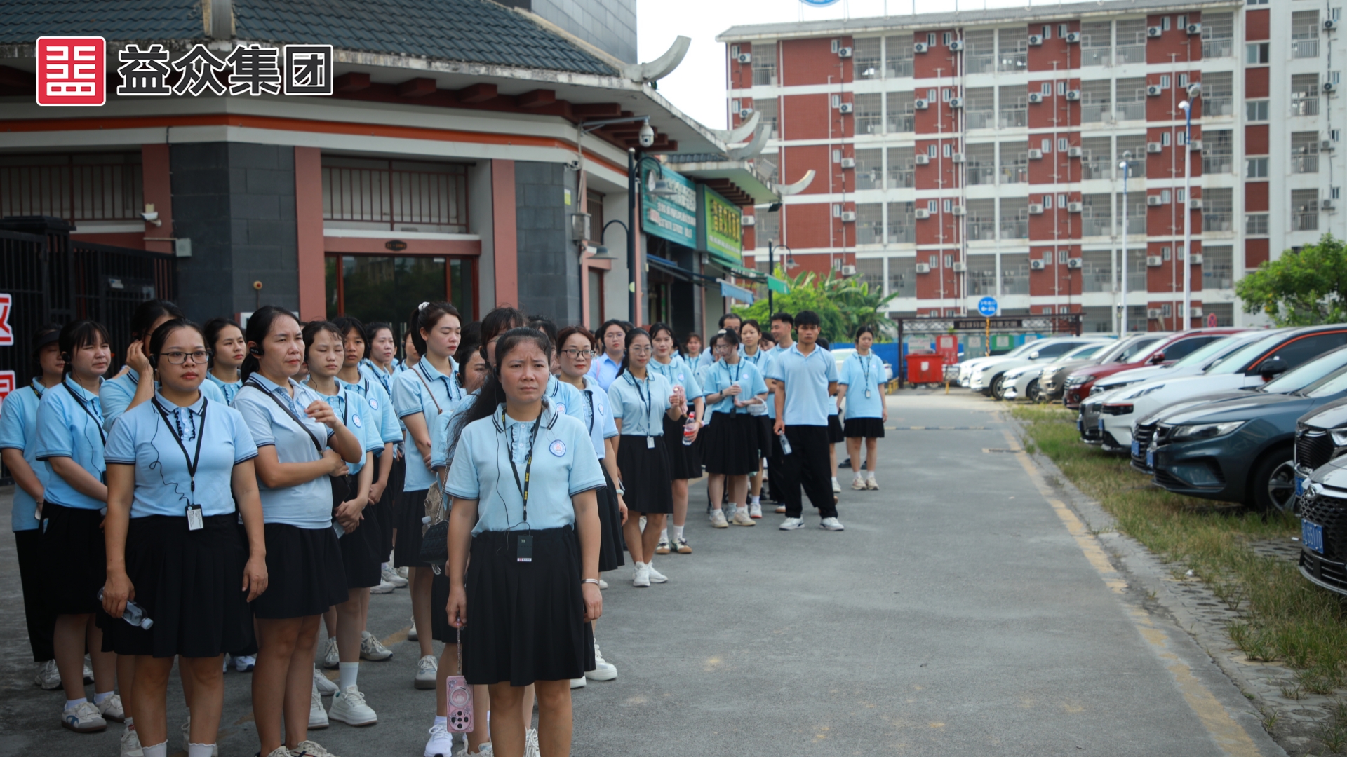 參觀益眾·尚城小區(qū)、右江區(qū)老鄉(xiāng)家園—迎龍易地扶貧搬遷安置小鎮(zhèn) (1)